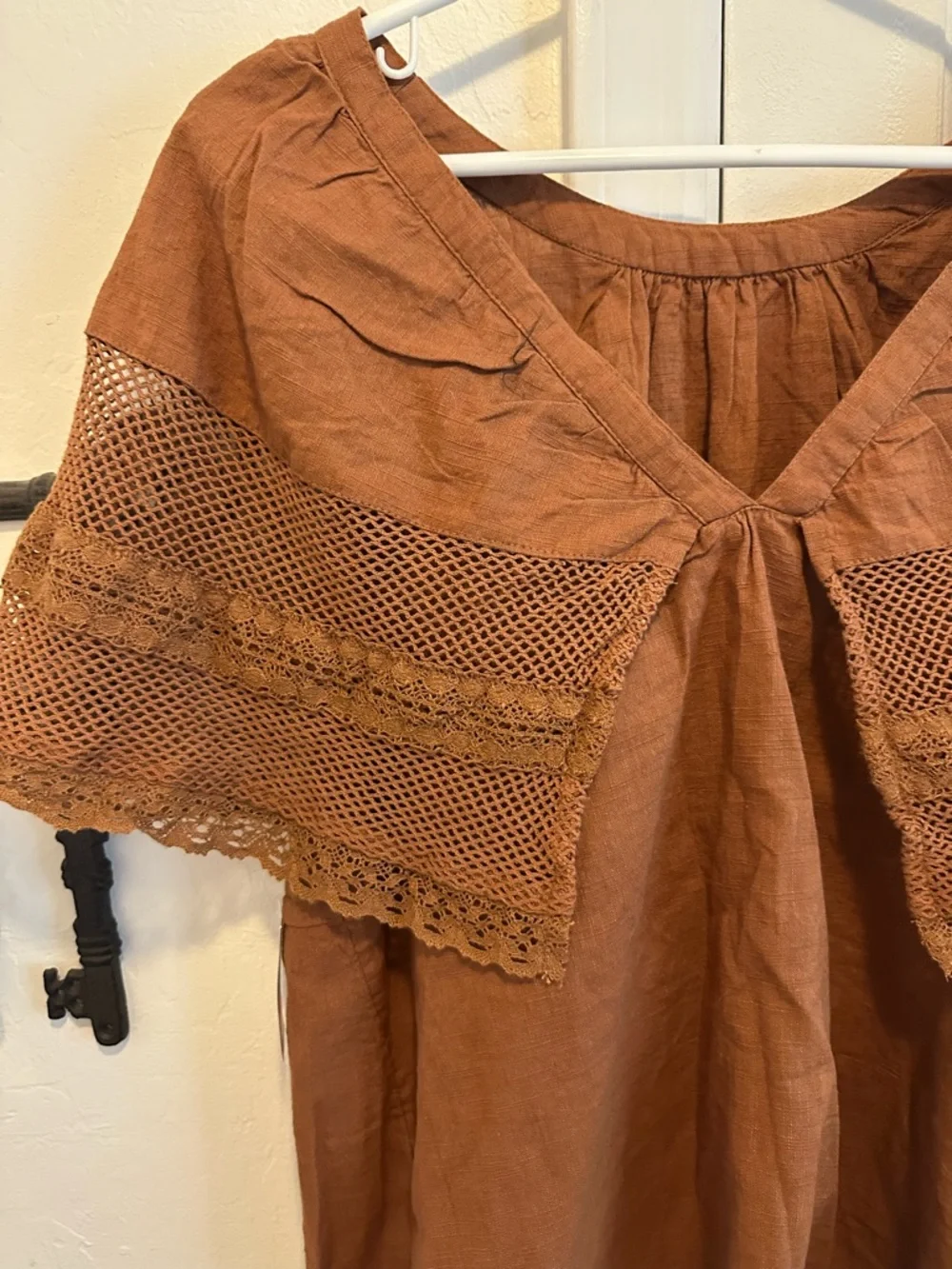 Ladies Old Navy rust colored blouse with lace accents size Medium NWT - Picture 11 of 15